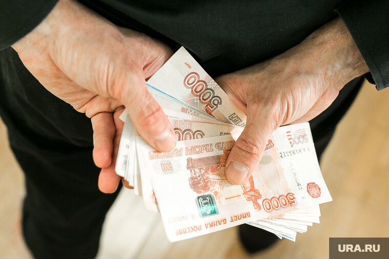    Мужчина не захотел лишаться денег в пользу РФ