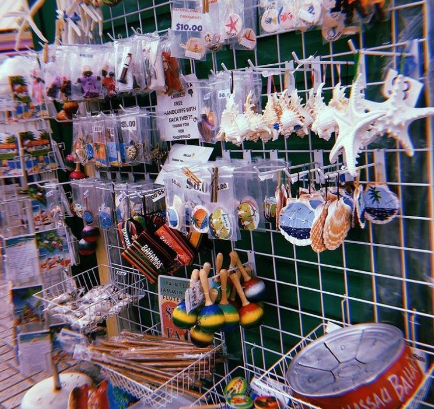 Один из множества магазинов на корабле