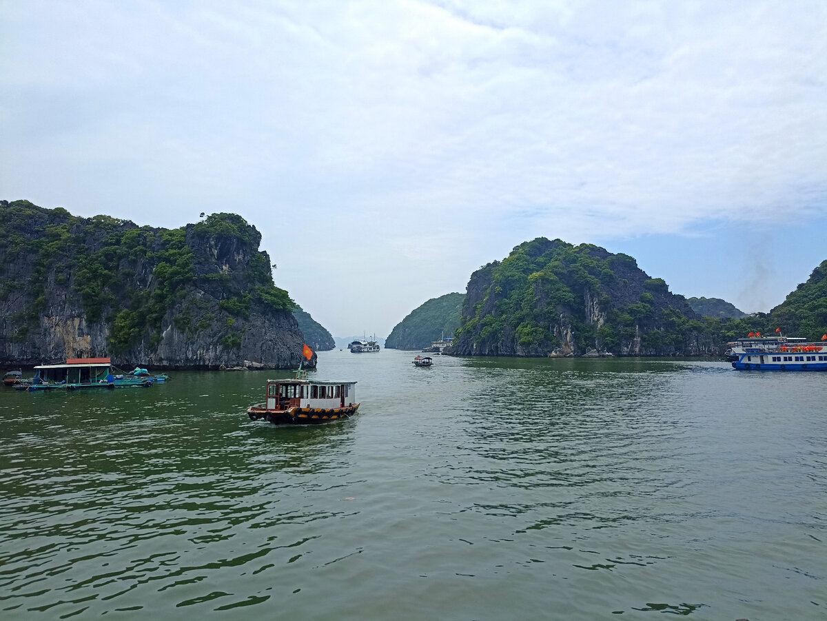 Бухта Халонг, северный Вьетнам 