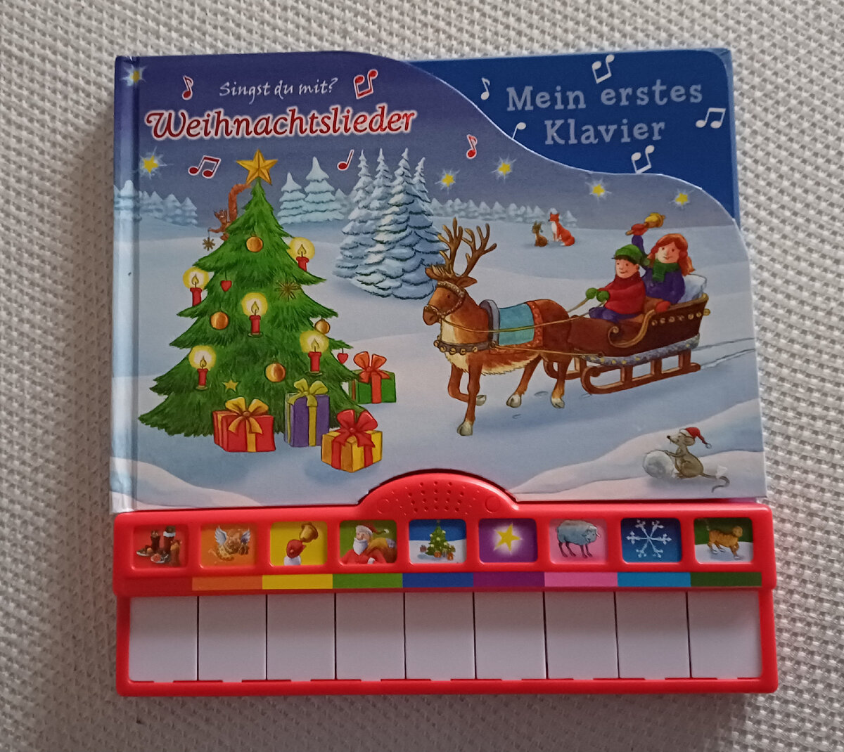 Книга с рождественскими песнями от школы на день рождения-)) Ну,  в декабре это приемлемо.-))