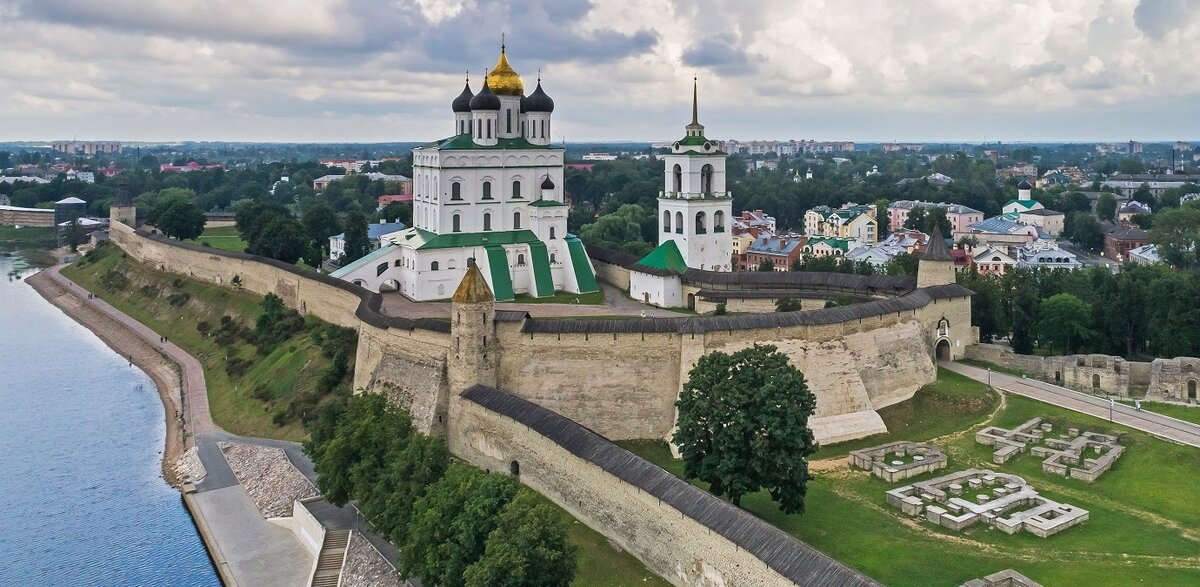Фото Псковского Кремля из Википедии. Автор А.Савин