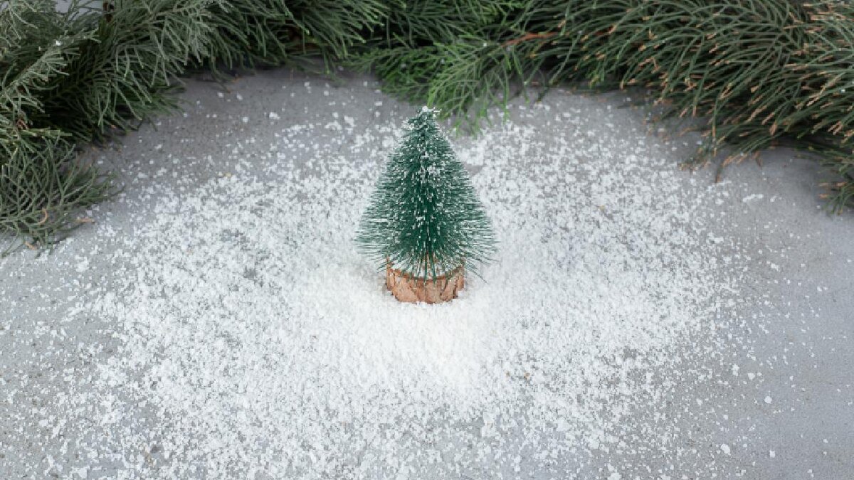Как сделать снежное напыление для искусственной ёлки?
