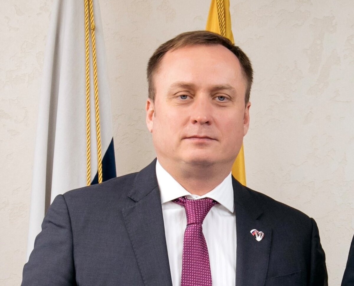    Председатель думы Сургута поздравил югорчан с Днём Конституции РФ