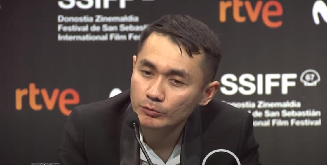    Режиссер и сценарист Адильхан Ержанов:YouTube / KINOMVN