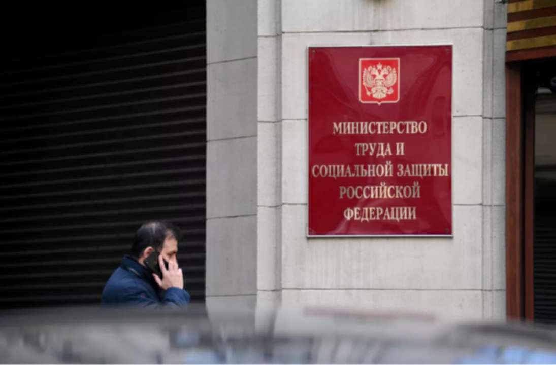    Минтруд выступил против приема на работу россиян, уехавших за границу
