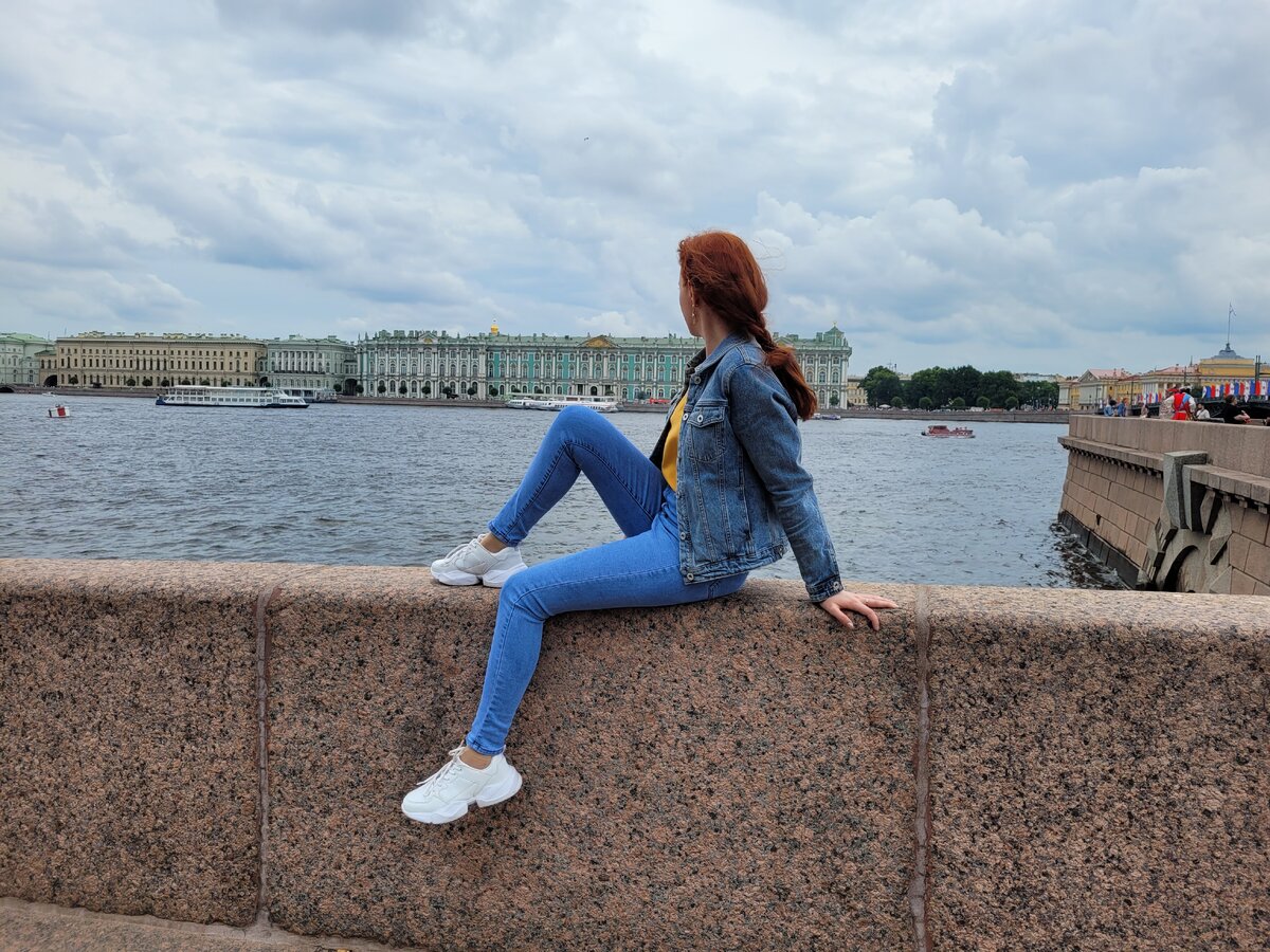 Это я в Петербурге. Здесь и далее — мои фотографии из этого прекрасного города.