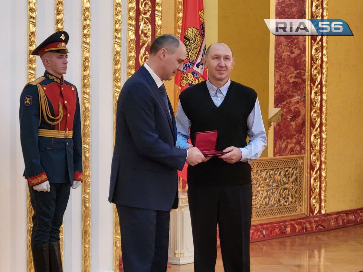  📷    Губернатор Денис Паслер вручил оренбуржцам государственные награды Кристина Просвиркина