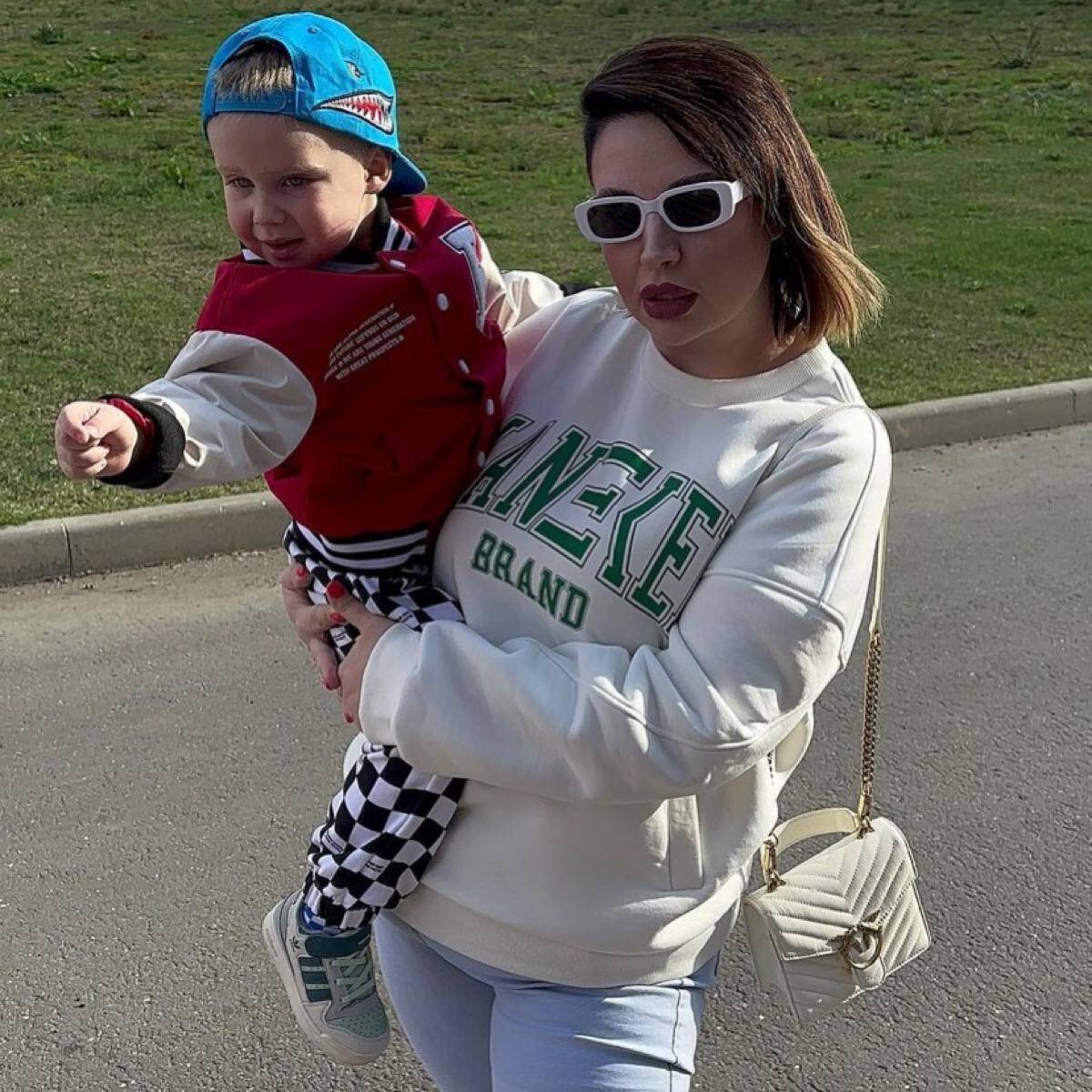 Александра Черно с сыном 