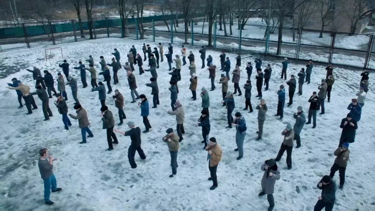     В сети появились 7 и 8 серии сериала «Слово пацана» до их официального релиза. Серии разместили в ряде Telegram-каналов.