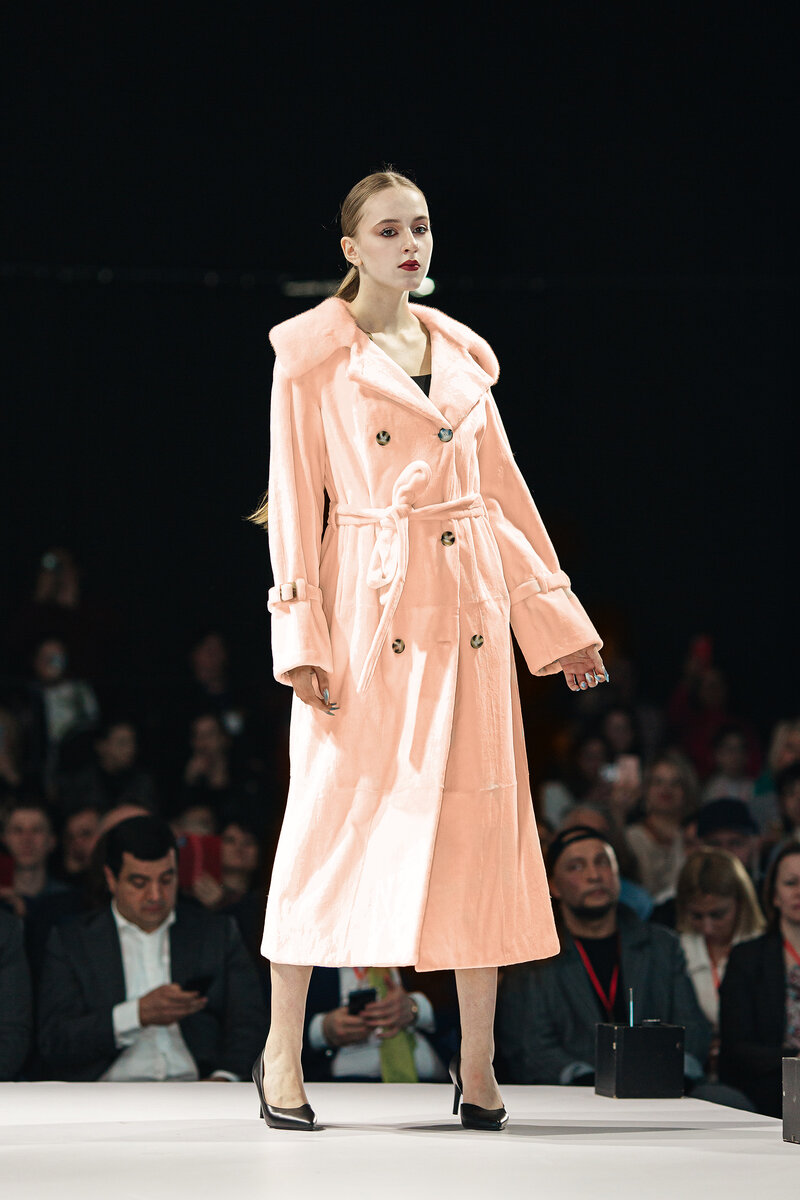 Шубы цвета Персиковый пух