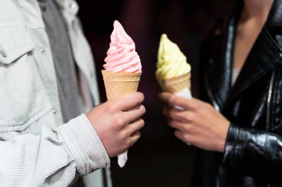    Врач Алендеев рассказал о пользе мороженого при боли в горле