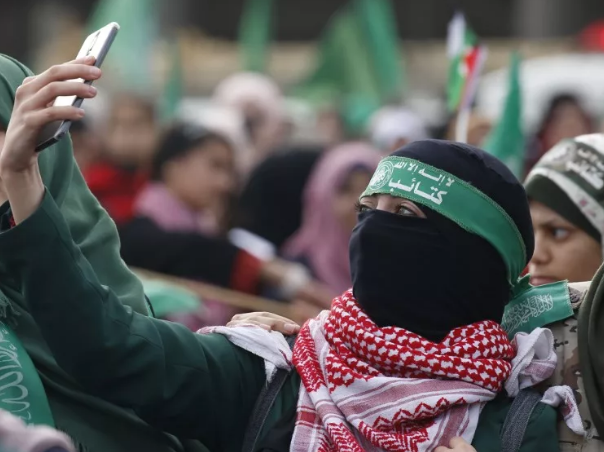 Поколение селфи. Фото из откр. источников