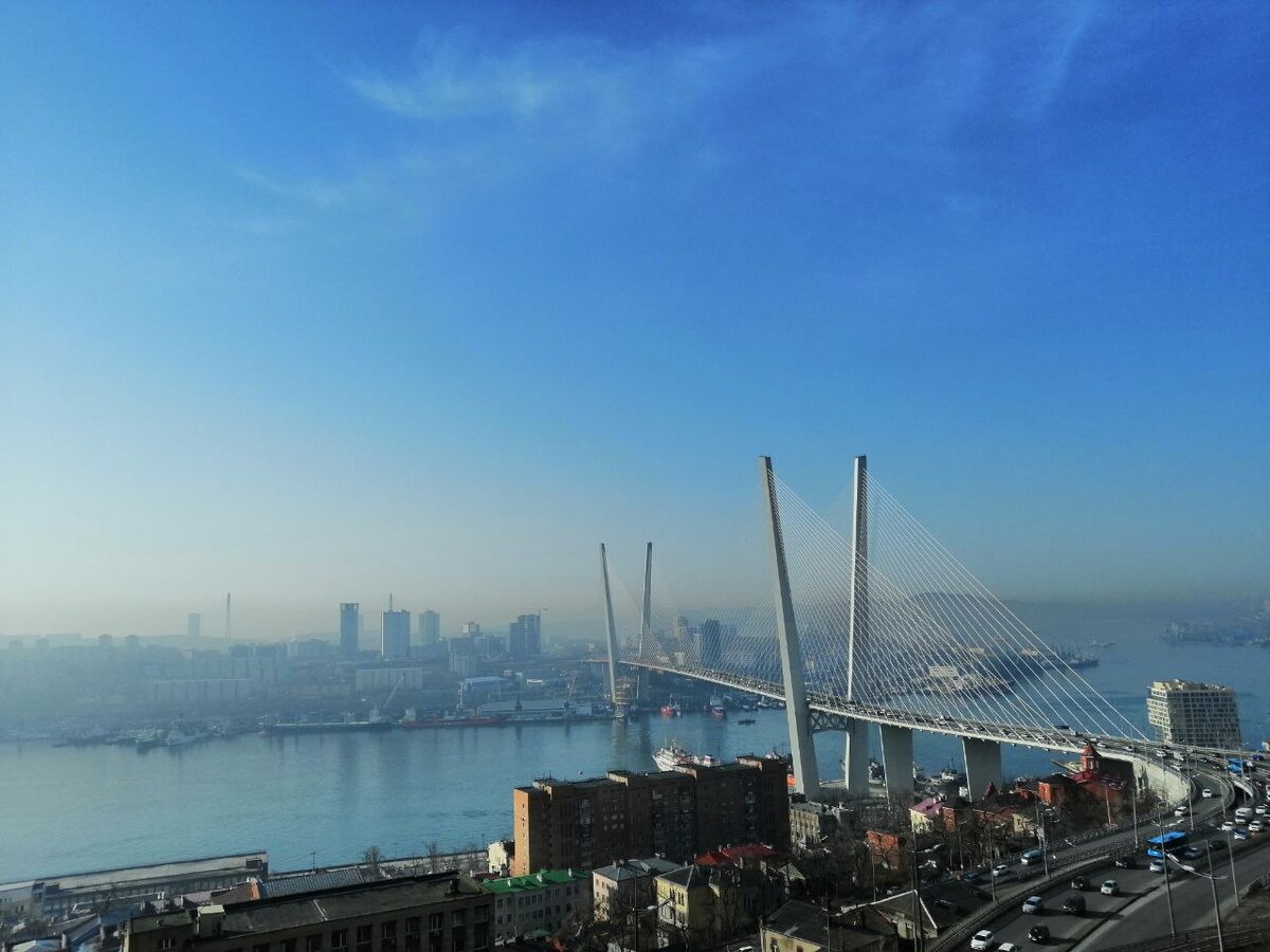 Владивосток. Вид от проспекта Красоты на Золотой мост через бухту Золотой Рог. Автор Даниил Плясенко