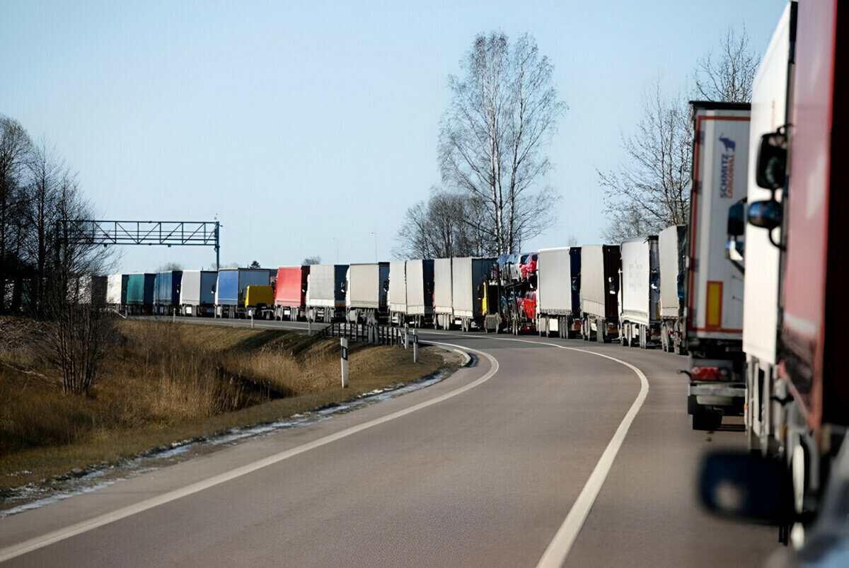 фуры на границе калининград. "литовско-польская граница". фуры на границе с литвой. очередь фур на границе белоруссии с литвой. очередь фур на границе белоруссии с литвой.
