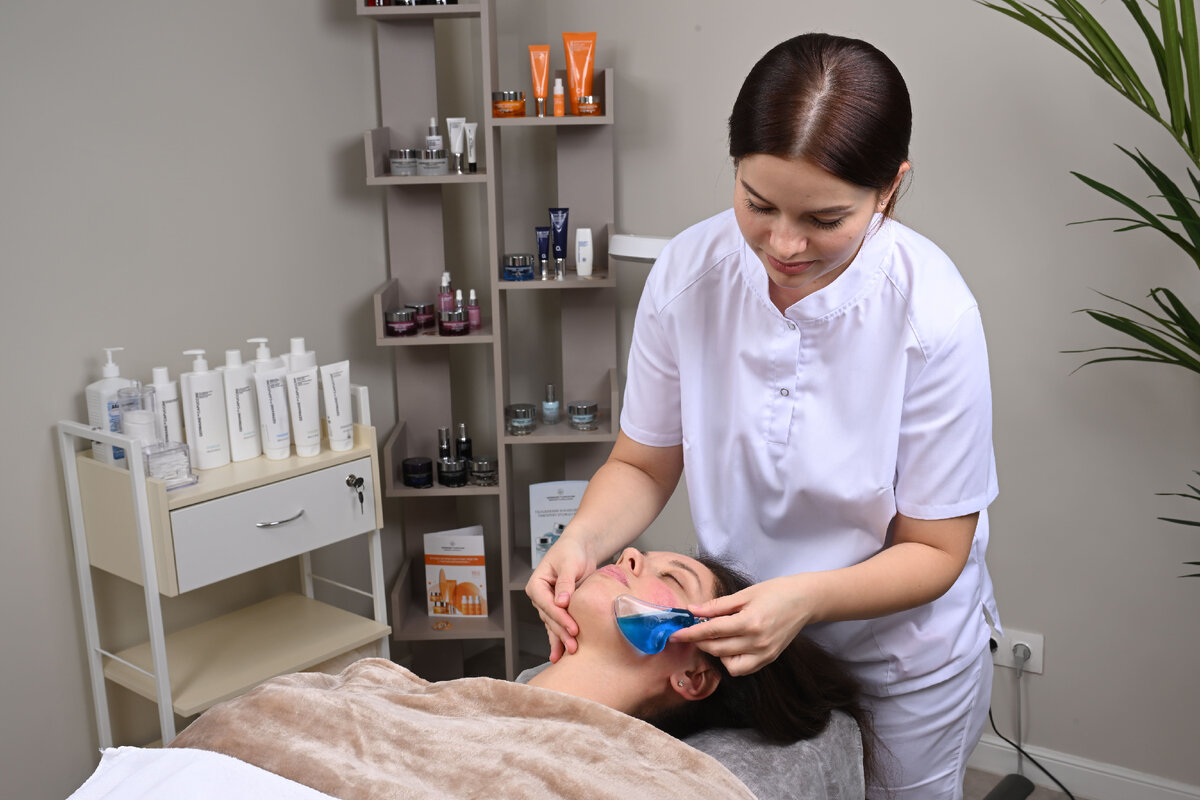 Массаж лица в кабинете косметолога Savoy Wellness Итальянский квартал