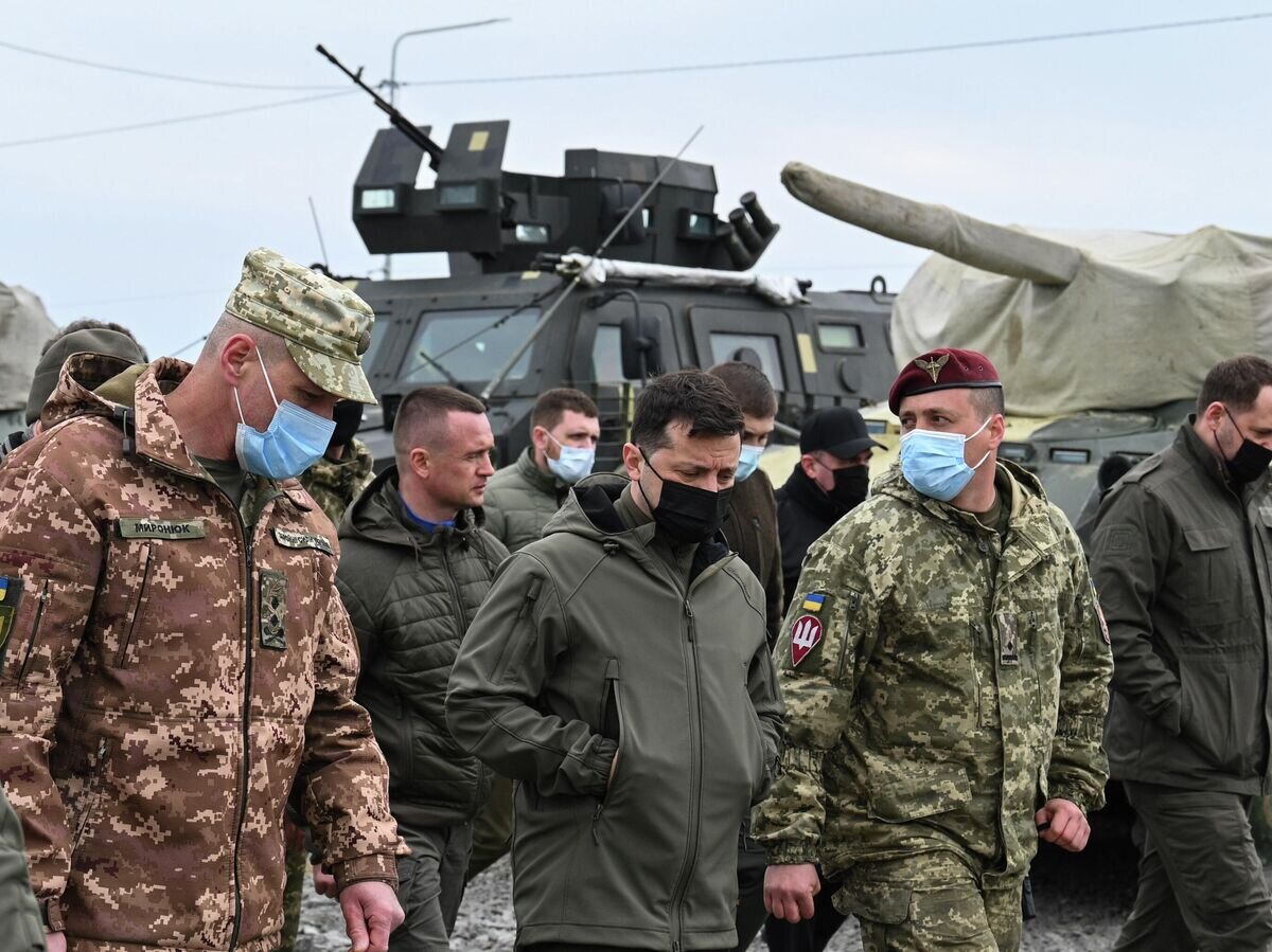    Президент Украины Владимир Зеленский во время поездки в Херсонскую областьCC BY 4.0 / Офис Президента Украины /