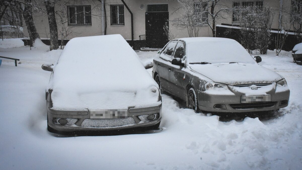     С наступлением морозов многие автовладельцы столкнулись с проблемами, связанными с эксплуатацией машин в суровых зимних условиях. Особенно актуальными темами являются сохранение тепла в автомобиле, предотвращение замерзания аккумулятора и защита лакокрасочного покрытий.