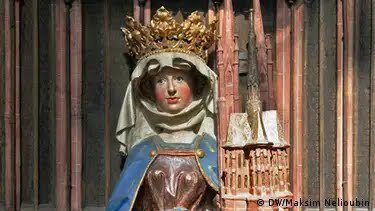 Скульптурное изображение Елизаветы Венгерской (Елизаветы Тюрингской) в храме Святой Елизаветы в гессенском городе Марбург
Фото: DW/Maksim Nelioubin
