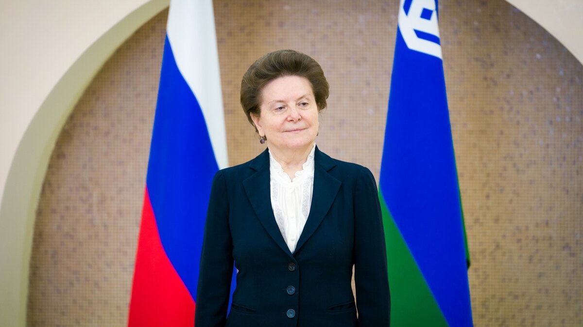    Наталья Комарова поздравила жителей Югры с Днём Конституции