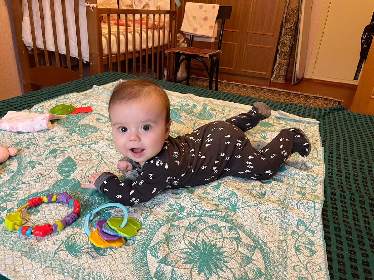 На приёме педиаторка долго называла Сашу «головастик»