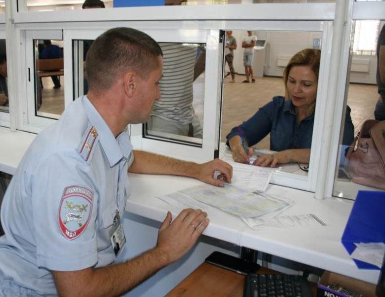 Сотрудник отдела выдачи. Начальник МРЭО Рязань. МРЭО ГИБДД. Сотрудник МРЭО. Сотрудники МРЭО ГИБДД.