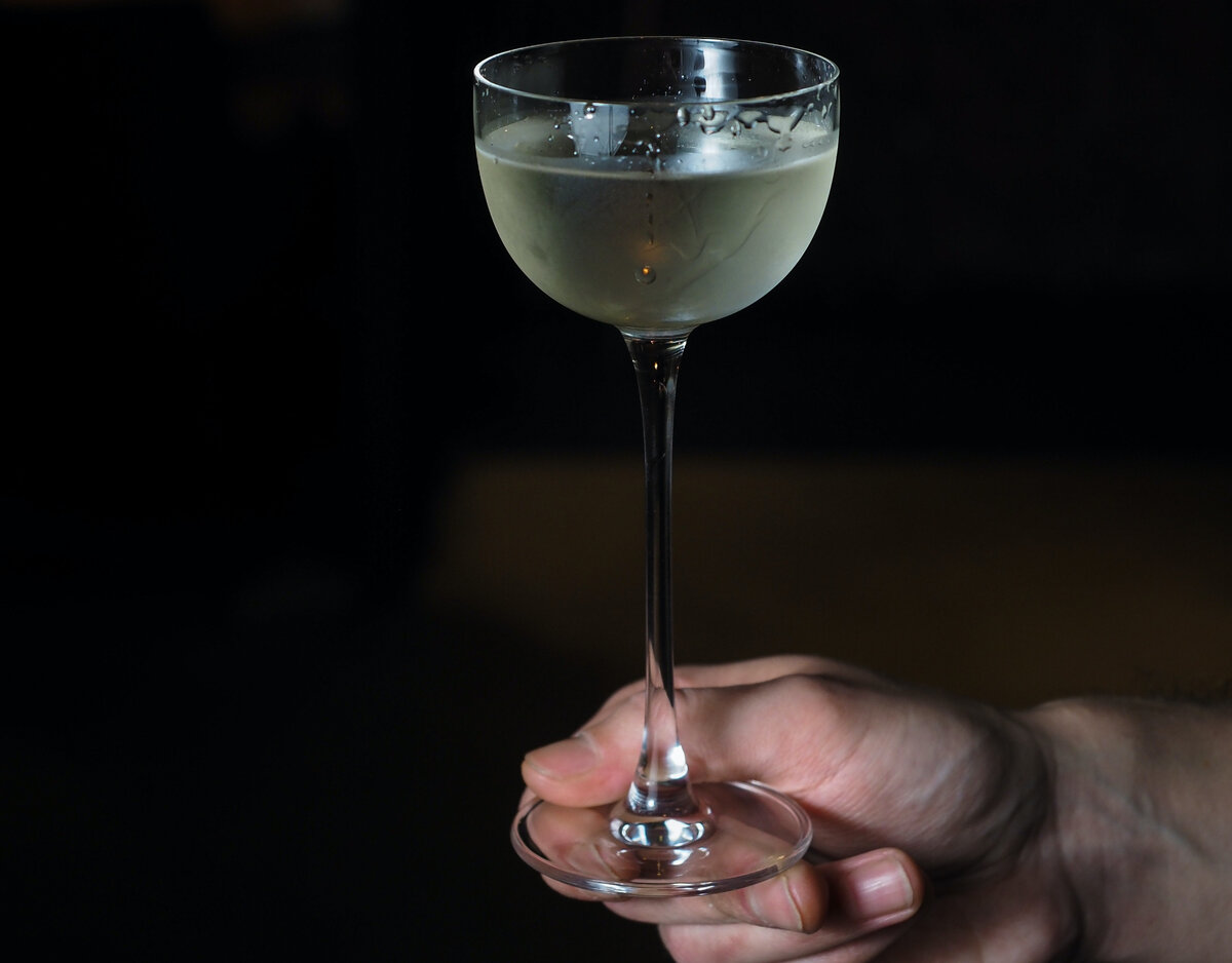 По внешнему виду премиальное саке не отличить от белого вина