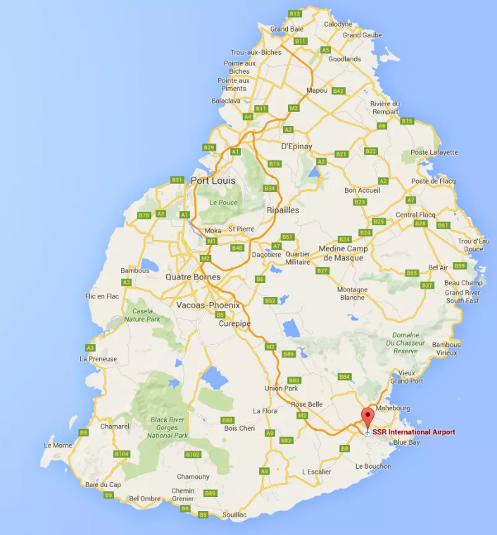 Карта Маврикия. Темно-желтым цветом отмечена широкая трасса, тянущаяся от аэропорта до севера острова, городка Grand Baie. Большинство остальных дорог - узкие, по одной полосе.
