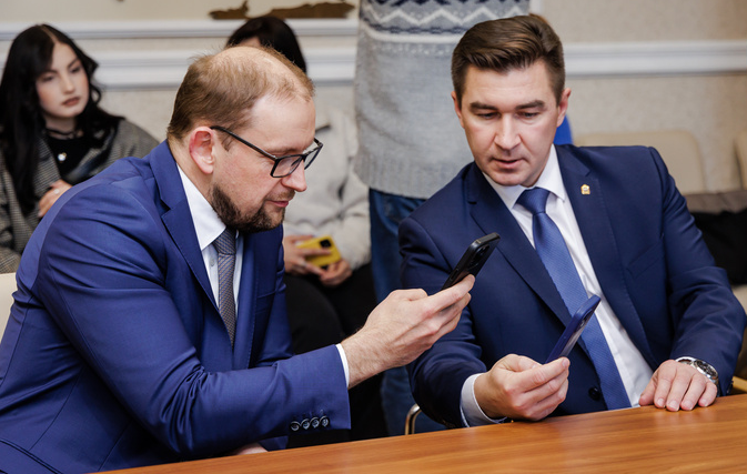 Руководитель Упрдор «Южный Урал» Владимир Муравьёв и ректор ЧелГУ Сергей Таскаев