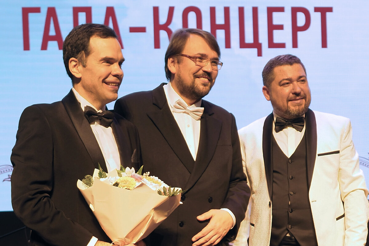 Александр Гладков, Дмиртий Дмитриенко и Сергей Семенов после выступления на Гала-концерте  лауреатов фестиваля духовной песни Филарет.