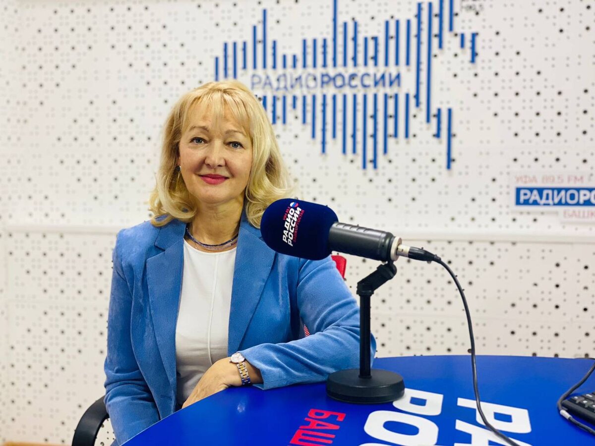    В программе "Земля Санниковой" поговорили о ценностях, заложенных в Конституции