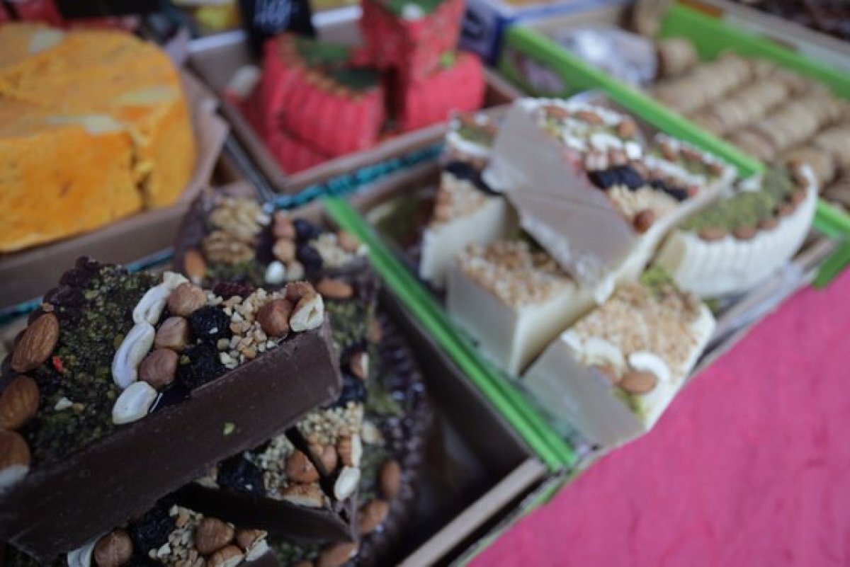    В Казани готовятся к установке новогодних торговых домиков и проведению традиционной зимней ярмарки.