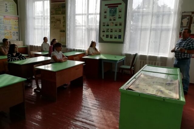    Поселковая школа не видела капремонта почти 60 лет. Фото: Из личного архива/ Евгений Хлынин