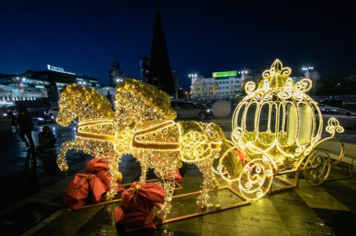    В районах Екатеринбурга к Новому году создают девять ледовых городков