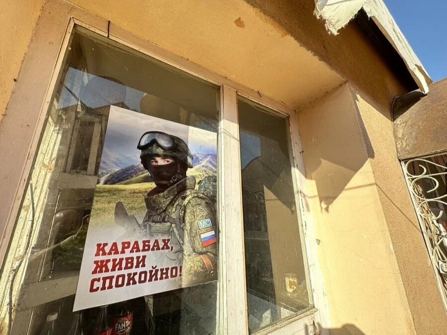 12 декабря 2022 года Лачинский (Бердзорский) коридор – единственную дорогу, связывающую Арцах с Арменией, перекрыла группа азербайджанцев, объявивших себя «экоактивистами».-4