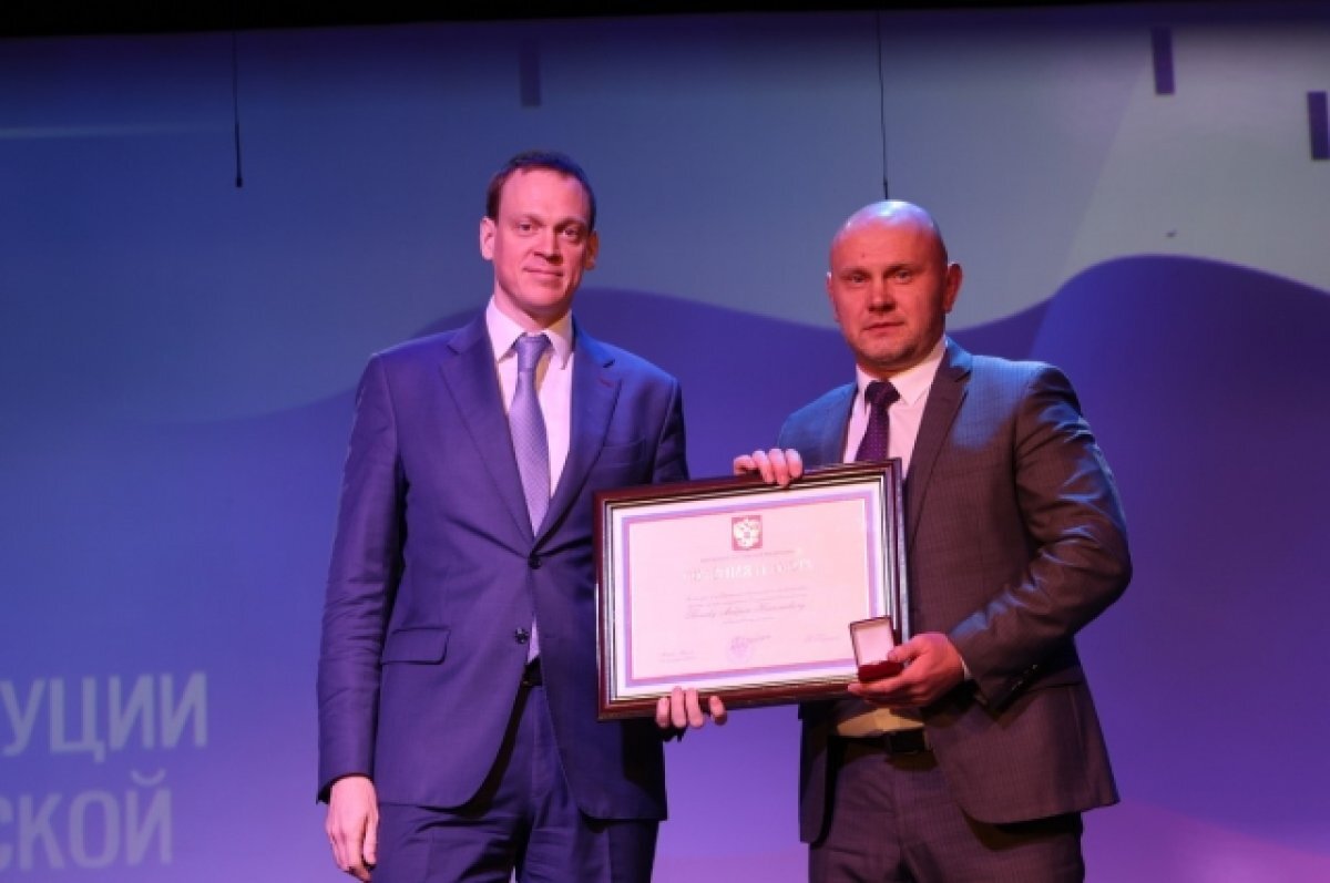    В День Конституции глава региона Павел Малков наградил выдающихся рязанцев