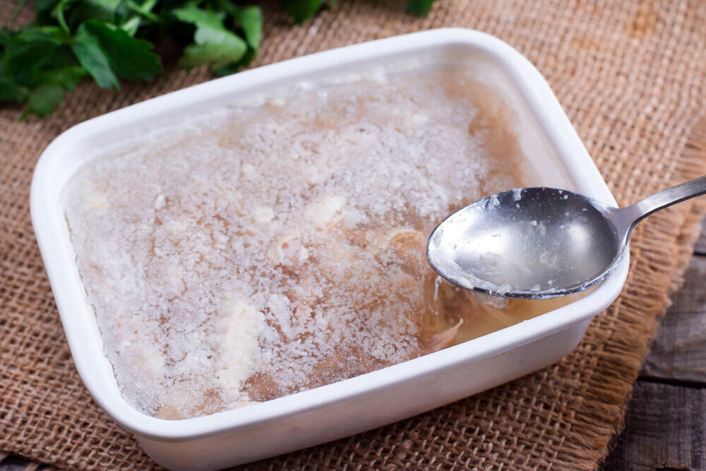 Холодец мутный бульон исправить. Осветление бульона. Холодец куриный. Холодец. Как осветлить бульон для холодца.