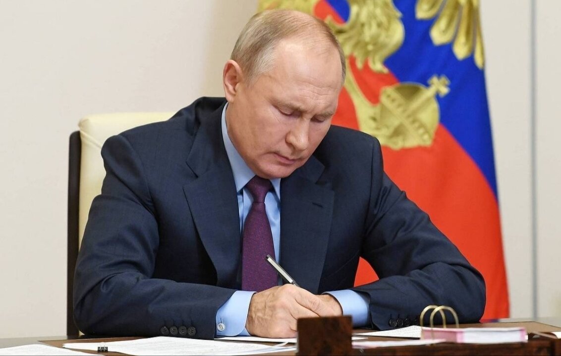    Путин подписал обновленный базовый закон о занятости в России