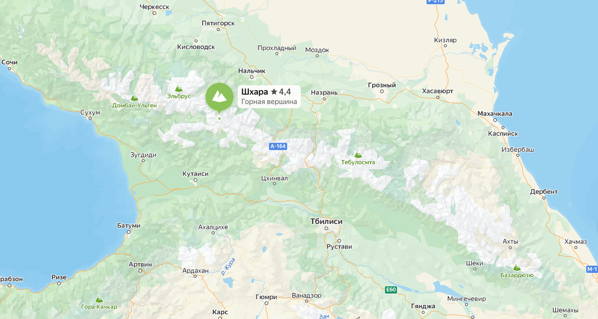Гора Шхара — самая высокая точка Главного Кавказского хребта. На карте она на границе России и Грузии: южный склон спускается в Сванетию, северный выходит на территорию Кабардино-Балкарской республики. Источник: Яндекс Карты
