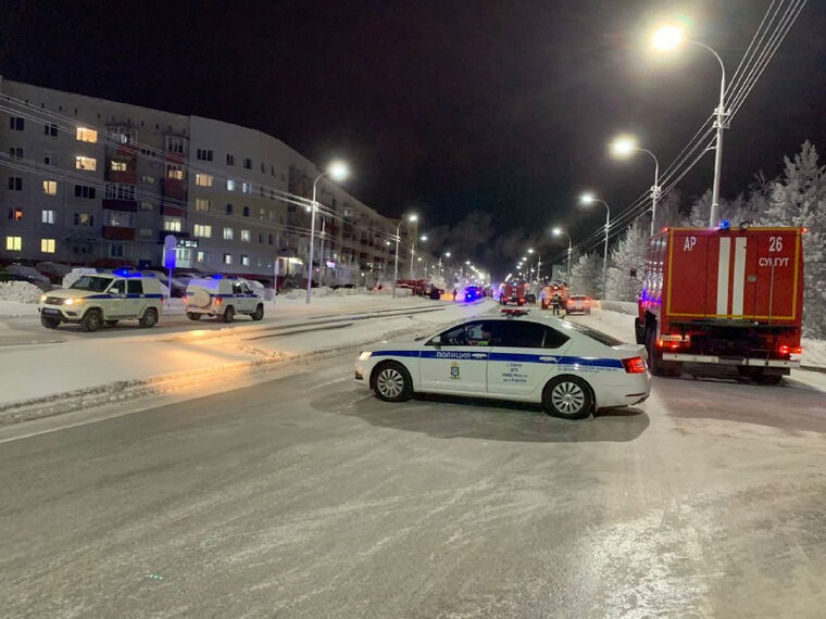    В сургуте перекрыли улицу Быстринская из-за пожара на СТО