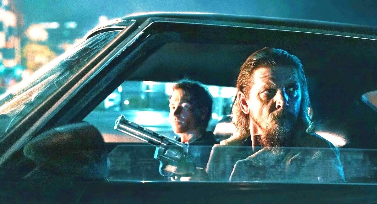 - Ну кому револьвер, а кому пульт дистанционного отключения дорожных камер. 