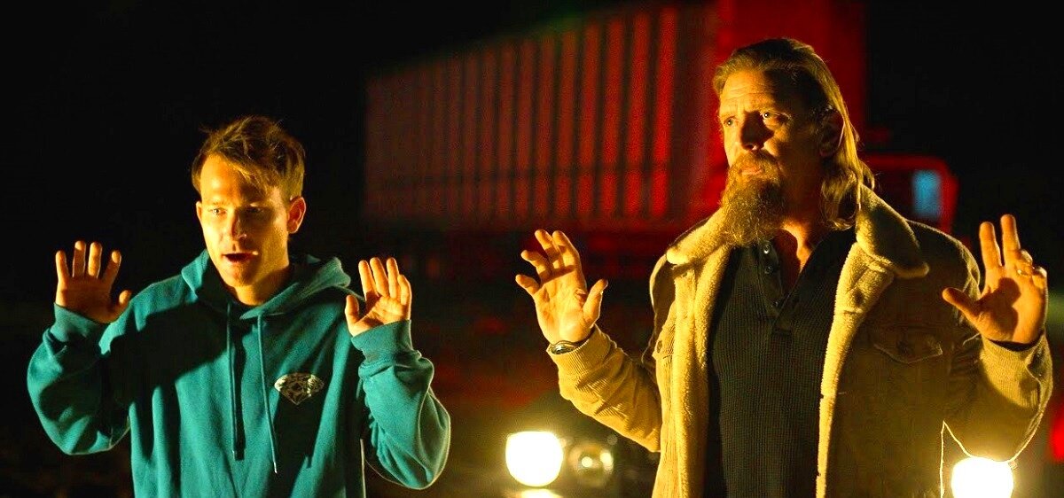 - Не-не, пацаны, только мозги мне пудрить не надо! Я видел группу "Руки вверх", как-то вы на нее не похожи. 