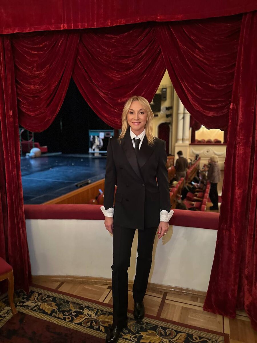    Кристина Орбакайте в театреСоцсети Кристины Орбакайте