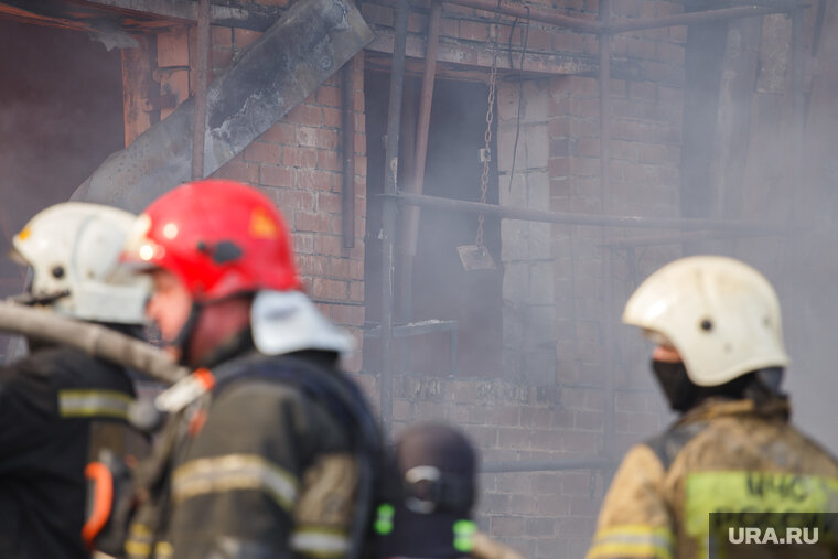    Пожарные обнаружили ребенка в шкафу горевшей квартиры