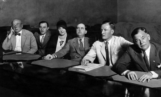 Вальбурга Остеррайх с командой своих адвокатов / Фото из архива библиотеки Лос-Анджелеса