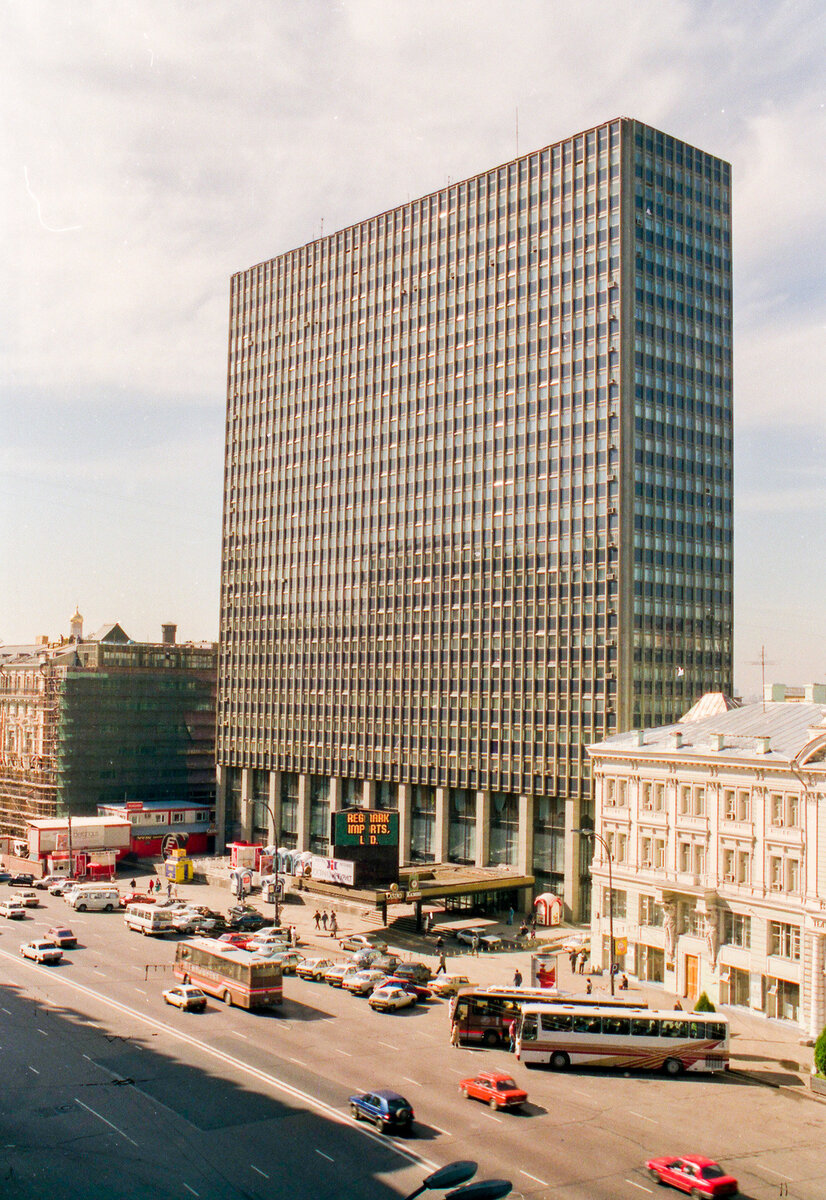 Гостиница "Интурист", Москва. Судя по всему, фото уже 90-х годов. Фото из интернета.