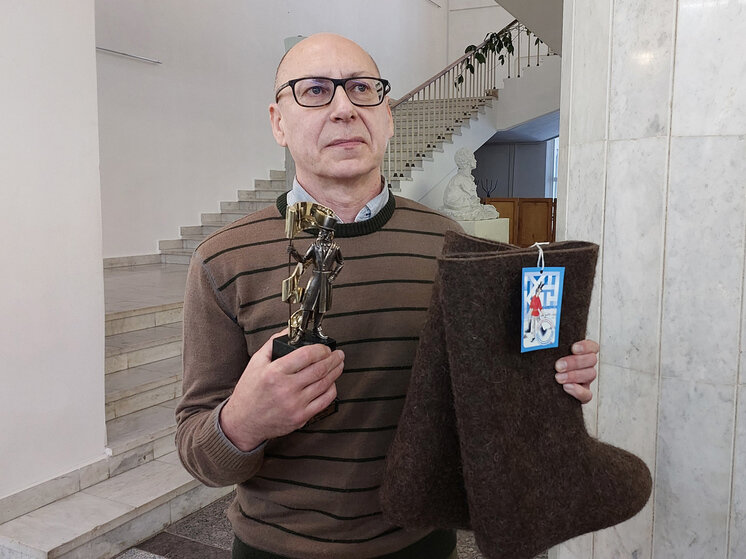     Валентин Ольшванг получил «Пушкина» и валенки. / Светлана Хохрякова
