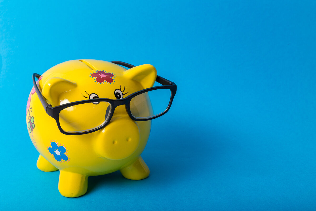 <a href="https://ru.freepik.com/free-photo/yellow-piggy-bank-on-blue-background_21126001.htm#query=%D0%B4%D0%B5%D0%BD%D1%8C%D0%B3%D0%B8%20%D1%81%D0%BC%D0%B5%D1%88%D0%BD%D0%BE&position=43&from_view=search&track=ais&uuid=eaa8eefa-067e-42bb-9522-8fcc447cbba4">Изображение от fabrikasimf</a> на Freepik