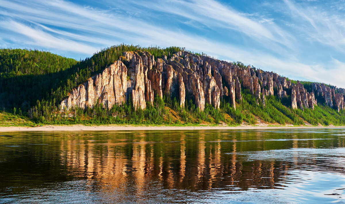 Увидеть уникальную природную достопримечательность — Ленские столбы.Фото: Vicky Ivanova / Shutterstock.com