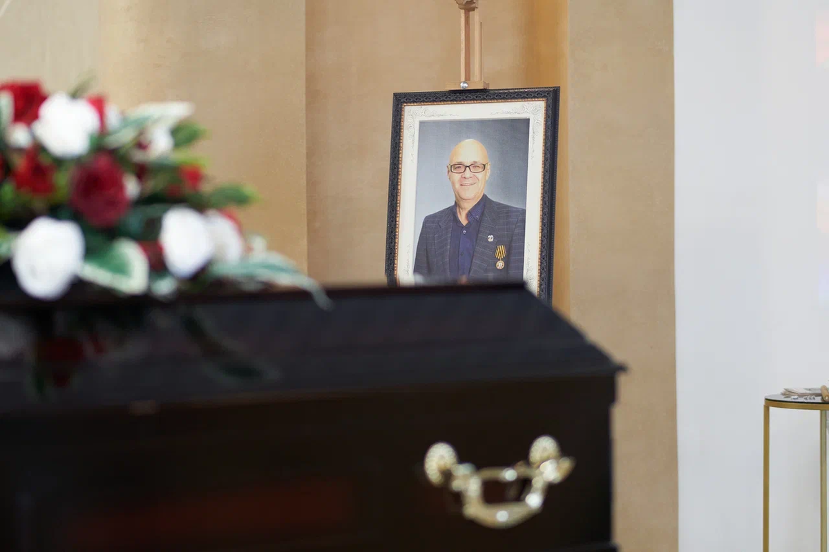 Прощание с Вадимом Колеговым в единственном в Екатеринбурге доме прощания "Вознесение"