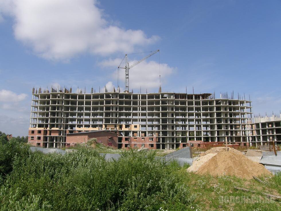 Обычно новые дома появляются на месте пустырей и никому не нужных заброшек